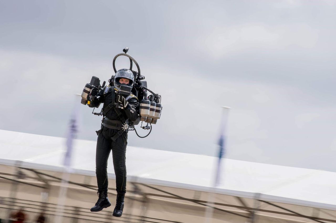 Jetpacki trafiły do tajemnej armii. To pierwsza taka transakcja na świecie