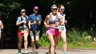 Piąty Półmaraton Gęstwinami Murckowskimi - ZDJĘCIA. Na starcie w Katowicach stanęło ponad 400 osób. Biegacze mieli świetne warunki pogodowe