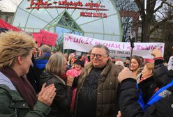 Protesty przed siedzibą "Trójki". Dziennikarze i słuchacze przeciw zwolnieniom