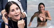Courteney Cox i jej zjawiskowa figura oprawiona w czarne bikini zażywają orzeźwiającej kąpieli na Bahamach (ZDJĘCIA)