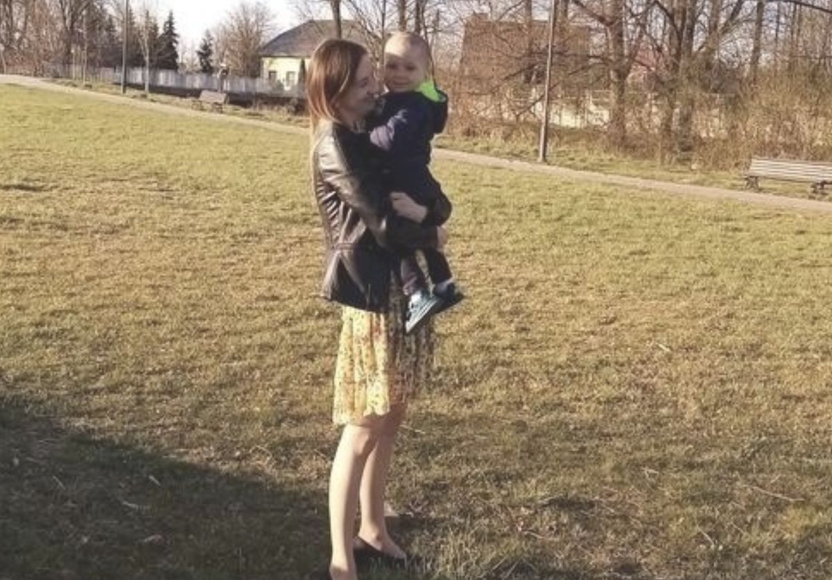 Karolina Kotlarz zmaga się z ciężką chorobą dziedziczną. Wole przetrwania daje jej synek (siepomaga.pl)