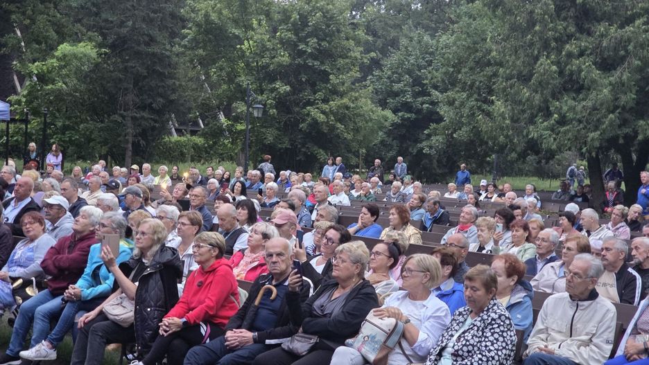 Koncert Jacka Szyłkowskiego w Ciechocinku dla poparzonej Anny Budczan