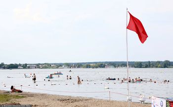Zamykają popularne kąpieliska. Wywiesili czerwone flagi