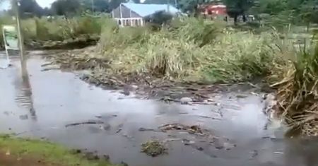 Zdumiewające zjawisko. Ogromna czeluść pochłonęła rzekę
