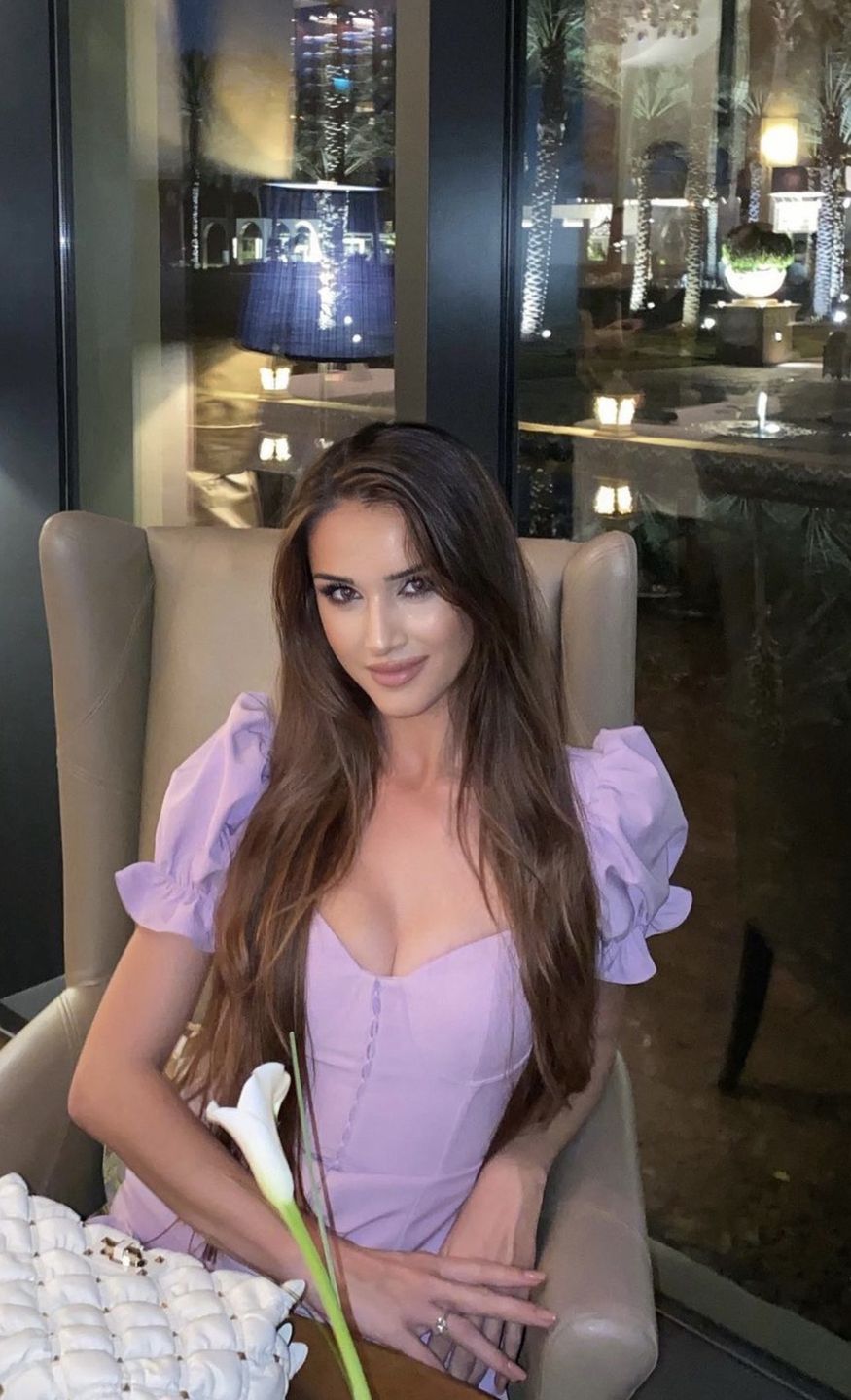 Ukochana miliardera Patrycja Tuchlińska WYGINA SIĘ nad basenem w Dubaju