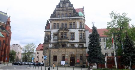 Urząd dla wszystkich. Legnica z dofinansowaniem na poprawę dostępności budynku magistratu