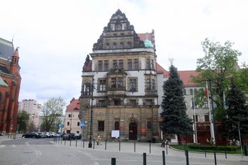 Urząd dla wszystkich. Legnica z dofinansowaniem na poprawę dostępności budynku magistratu