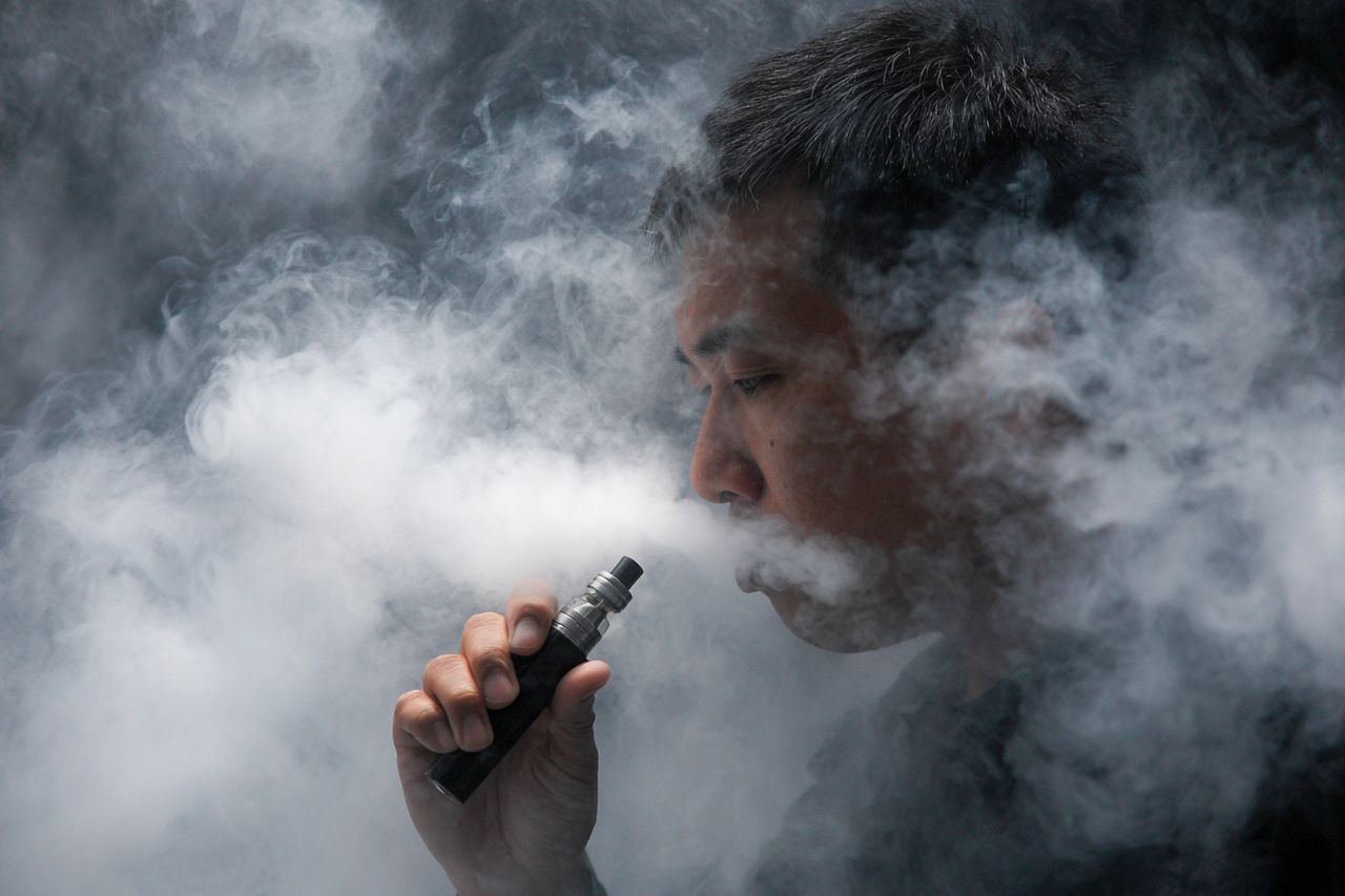 Singapur w wojnie z waporyzatorami: Od chłosty za posiadanie po "Breaking Dad" – czy zakaz uratuje młodzież?