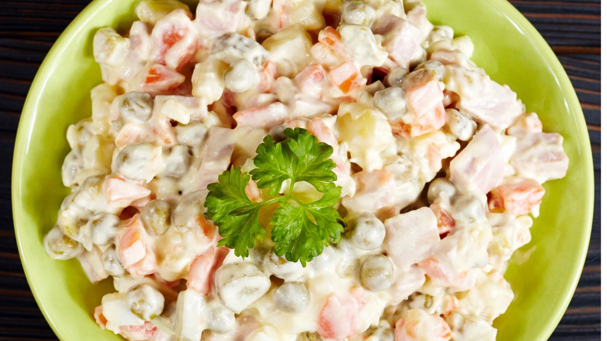 Czym zastąpić majonez w sałatce jarzynowej?