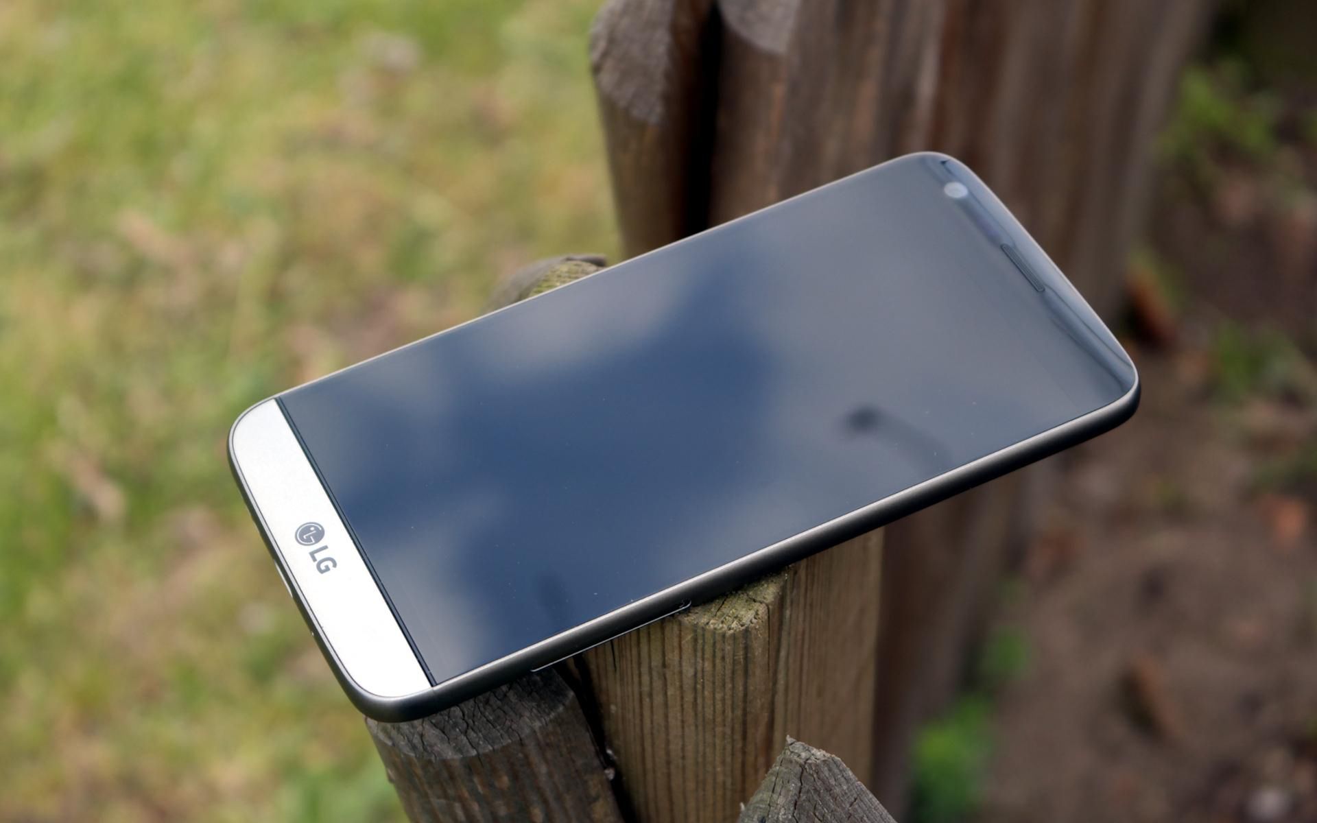 LG Q6 w sprzedaży w Polsce. Warto się nim zainteresować? 4