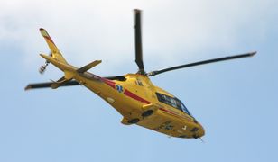 Warszawa. Śmigłowiec LPR w Alejach Jerozolimskich. Jezdnia zablokowana, bo nie ma karetek