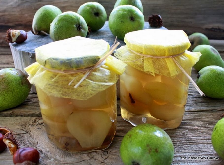 Pears in vinegar