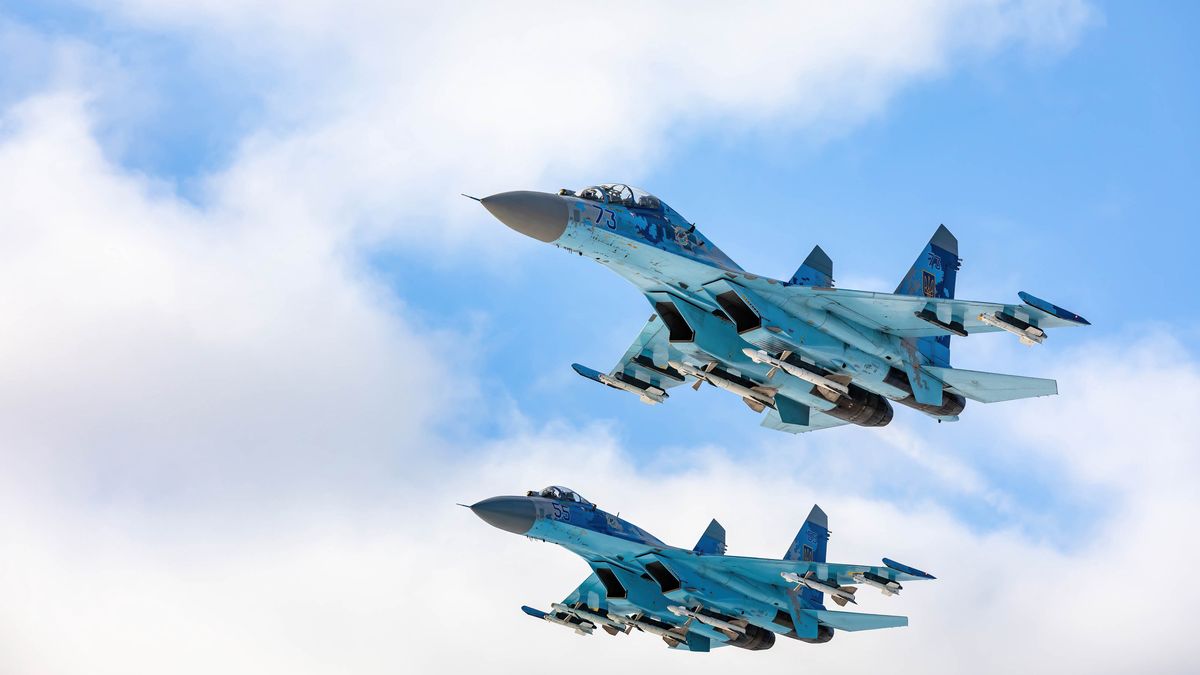 ZHYTOMYR REGION, UKRAINE - 2018/12/06: Two Su-27 fighters fly over a military base in the Zhytomyr region. (Photo by Mykhaylo Palinchak/SOPA Images/LightRocket via Getty Images)