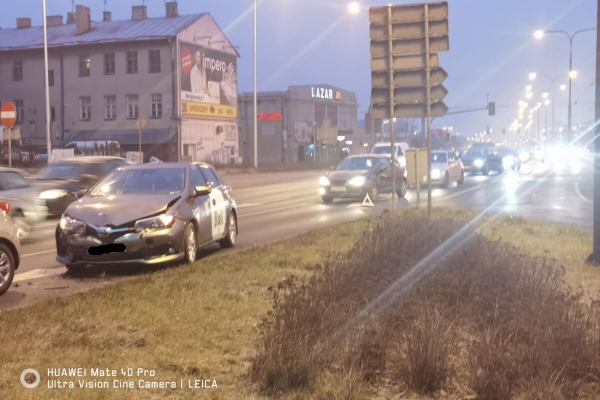 Zderzenie mazdy z toyotą na al. Solidarności w Lublinie