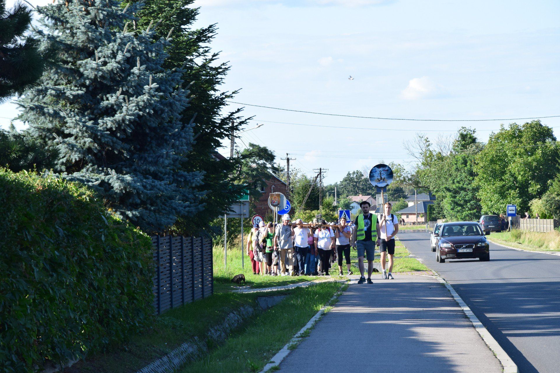 XXX Łowicka Piesza Pielgrzymka Młodzieżowa na Jasną Górę pod koniec pierwszego dnia pątnikowania