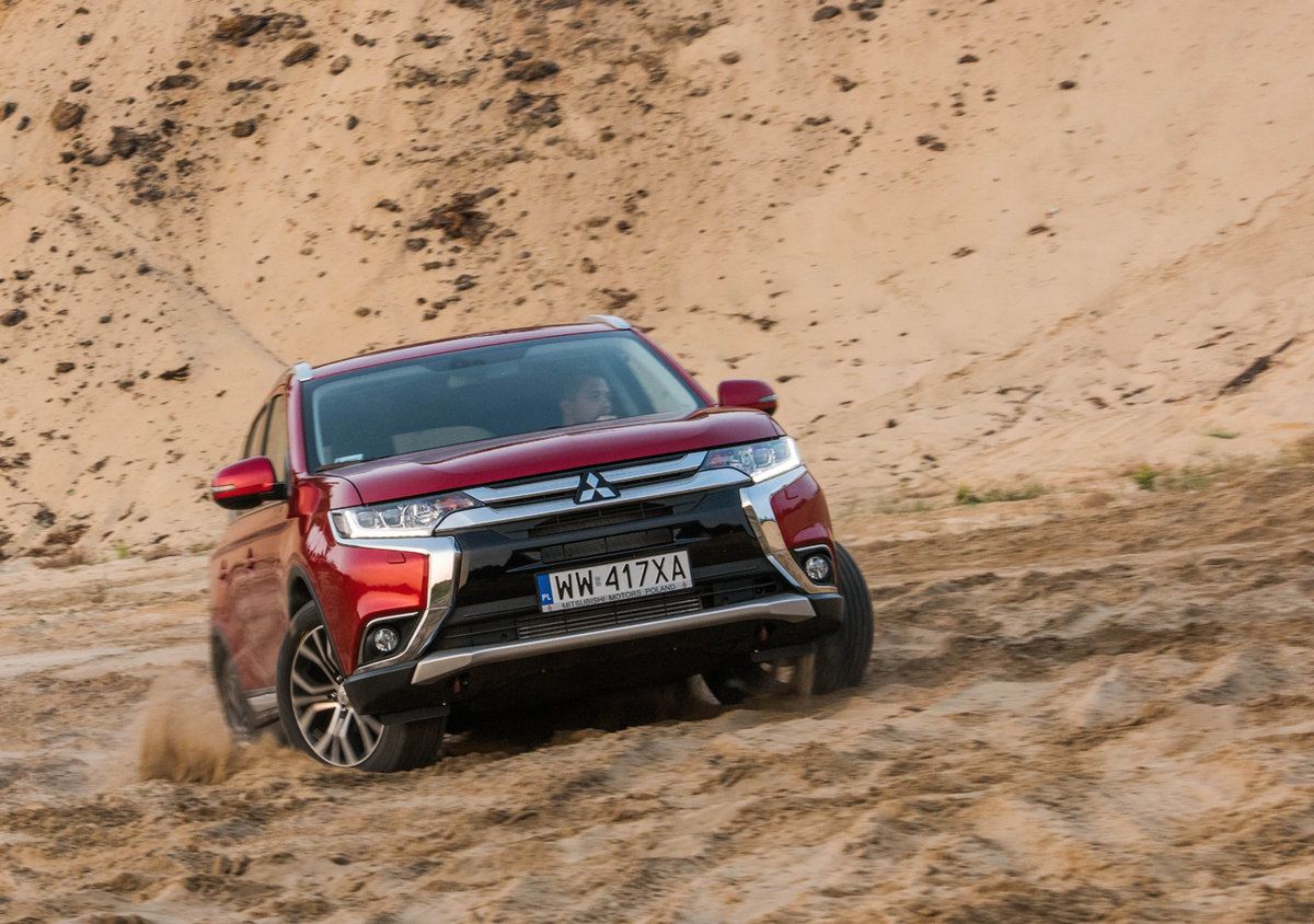 Mitsubishi Outlander tylko z automatem? Na razie tak, ale importer szykuje nową ofertę.