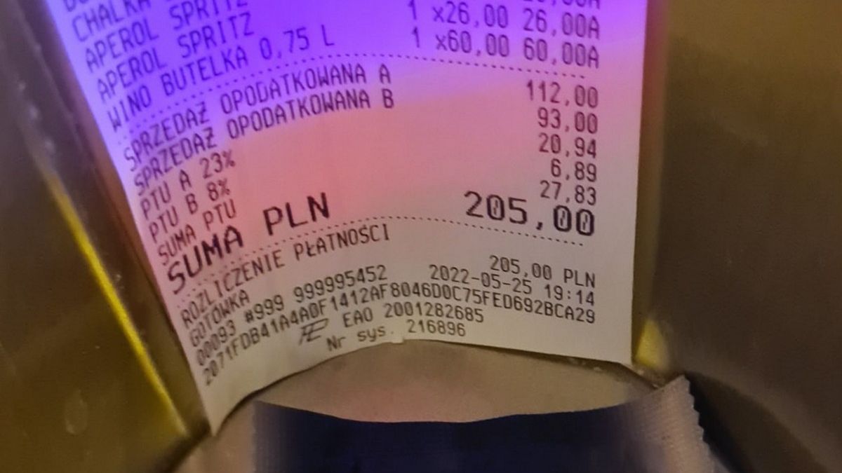 Rachunek za dania, za które nie zapłaciły klientki i "prezent"