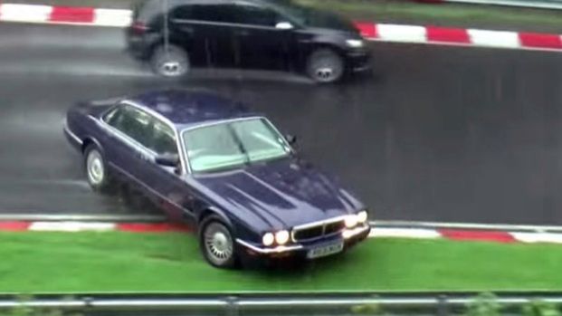 Kraksy w deszczu na Nürburgring Nordschleife 1