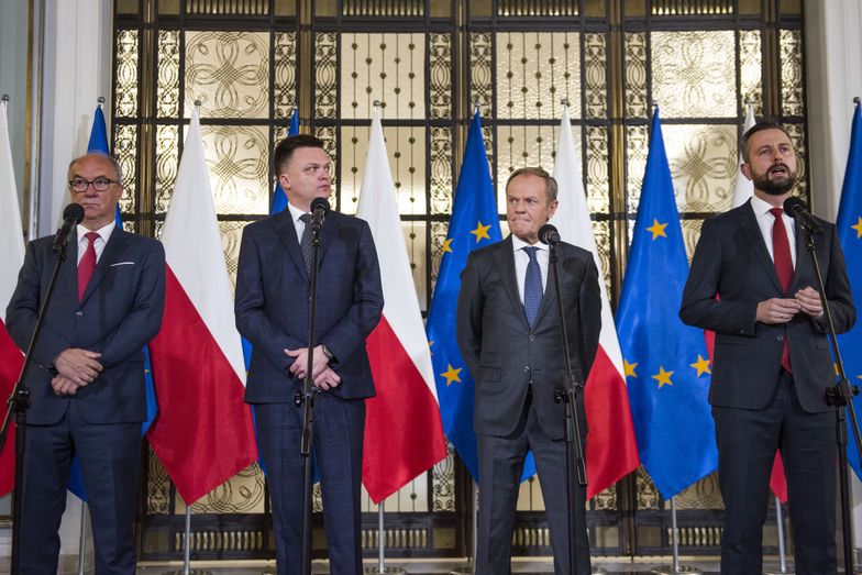 WARSAW, MAZOWIECKIE, POLAND - 2023/10/24: Opposition party leaders, from left, Wlodzimierz Czarzasty, Szymon Holownia, Donald Tusk and Wladyslaw Kosiniak-Kamysz announce to the media that Tusk is their candidate for prime minister. The leaders of the opposition parties that collectively won the most votes in Poland's recent elections announced in the Parliament, that Donald Tusk, the leader of the largest group, is their candidate to be prime minister and that they have agreed to form a government and govern together. The currently ruling nationalist party Law and Justice (PiS), won more votes than any other party, but is unable to create a coalition with any party.
The potential new government would be the coalition of the Civic Coalition, Poland 2050. (Photo by Attila Husejnow/SOPA Images/LightRocket via Getty Images)
