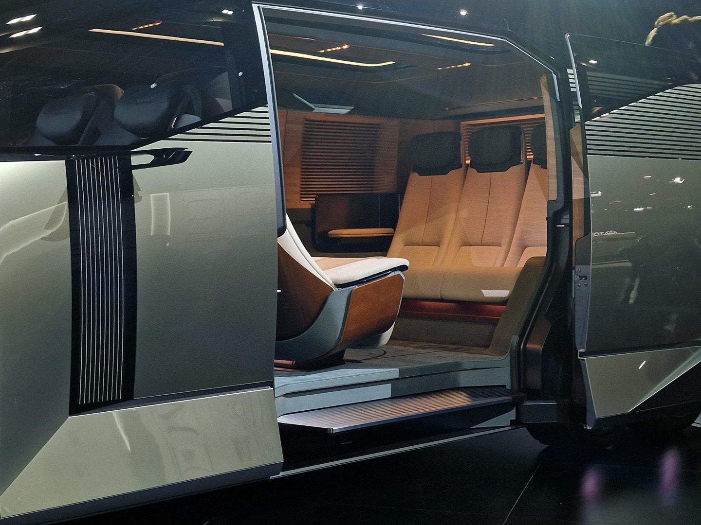 Lexus LS Concept Minivan