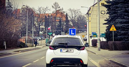 Zaskakujący finał kontroli. Pijana kursantka za kierownicą "elki"