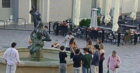 Pokazali zdjęcie z Rynku w Poznaniu. Grozi za to mandat do 500 zł