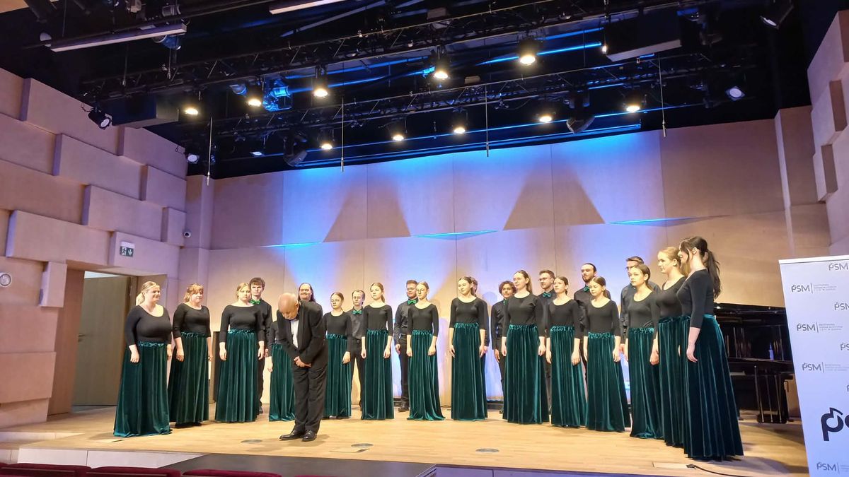 Młodzieżowy Chór CANTO z Zespołu Szkół Muzycznych