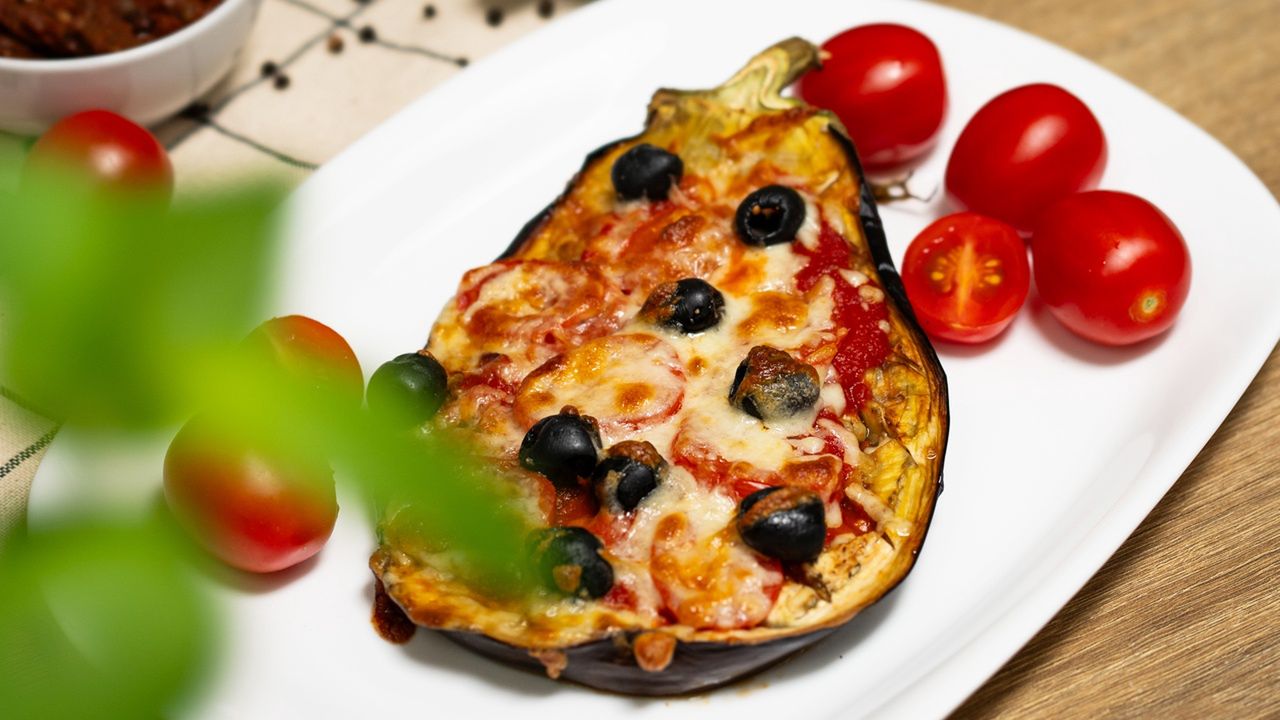 Eggplant a'la pizza: A delightful vegetarian twist on a classic