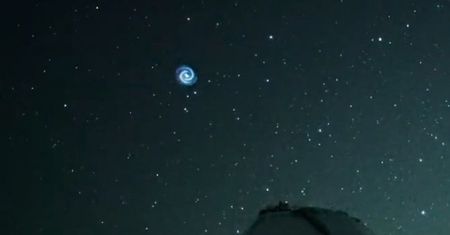Niezwykłe zjawisko nad Hawajami. "Niebieskie spirale" oznaczają jedno