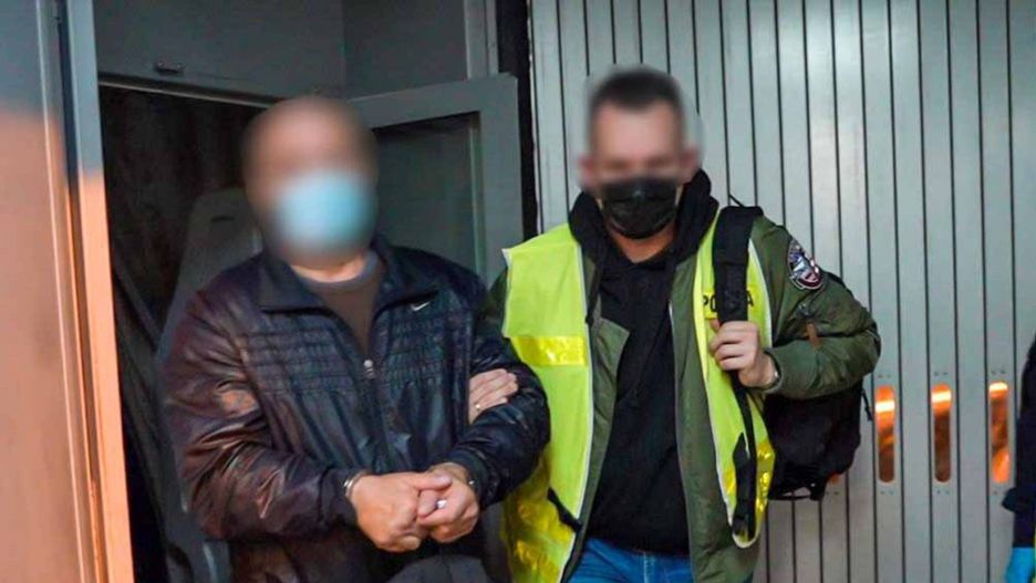Niebezpieczny bandyta napadał i wywlekał ludzi z samochodów. Używał broni. Został zatrzymany po 17 latach