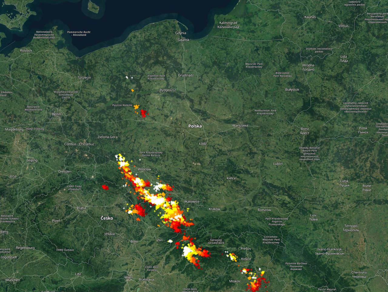 Burze nad Polską. Alerty IMGW do 2 w nocy