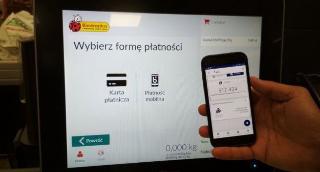 Biedronka wprowadza płatności Blikiem za zakupy