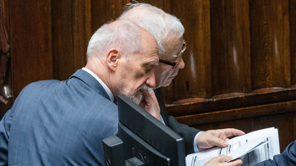 reporter_baza_2022-05
12.05.2022   Warszawa Sejm 54. posiedzenie Sejmu IX kadencji    fot. Andrzej Iwanczuk/REPORTER
N/z: Jaroslaw Kaczynski, Antoni Macierewicz
Andrzej Iwanczuk/REPORTER