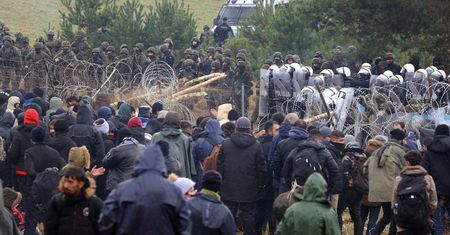 Stan wyjątkowy na granicy wygaśnie w grudniu. Co zrobi wtedy PiS?