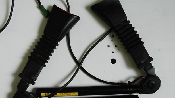 Napinacze pirotechniczne