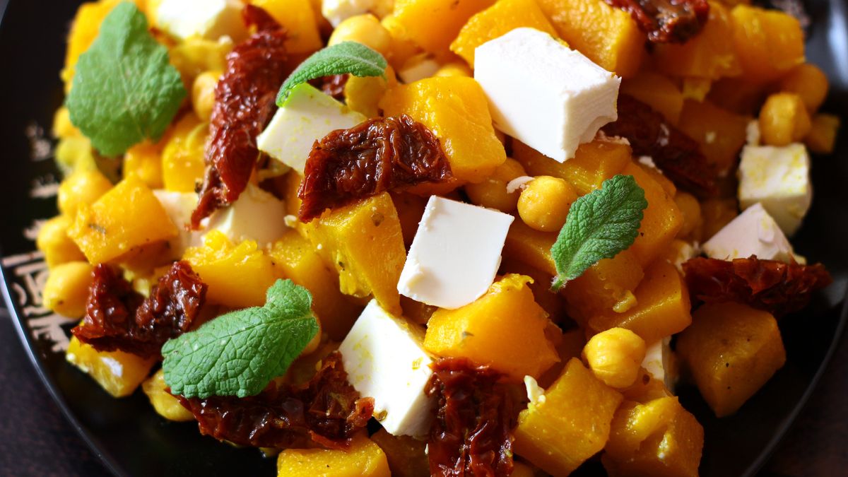 Suszone pomidory możesz wykorzystać w sałatce