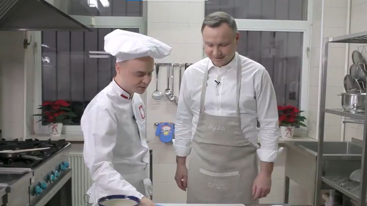 Prezydent Andrzej Duda przygotował tradycyjną wigilijną potrawę pod czujnym okiem profesjonalisty 