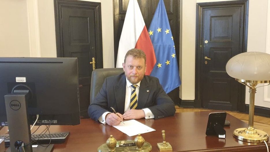 Łukasz Szumowski podał się do dymisji. Ministerstwo Zdrowia opublikowało zdjęcie z momentu podpisania rezygnacji