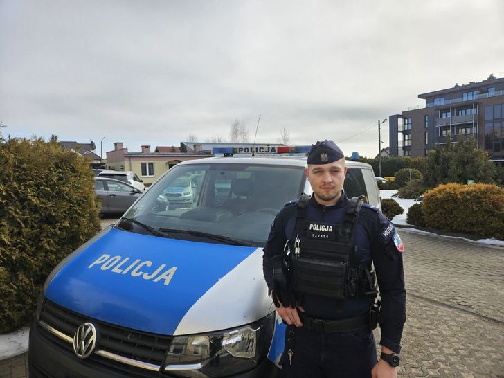 Policjant po służbie ruszył z pomocą potrąconemu mężczyźnie