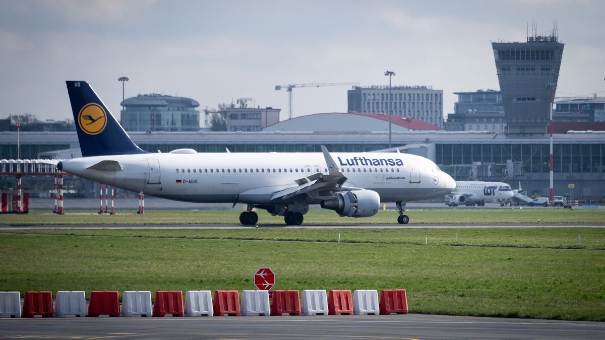 Lufthansa Airbus A320-214 (D-AIUG) at Chopin Airport in Warsaw, Poland on April 22, 2022. The strike and mass resignations of air traffic controllers from the Polish Air Navigation Services Agency result in many delays and canceled flights in Polish airspace. (Photo by Mateusz Wlodarczyk/NurPhoto via Getty Images)