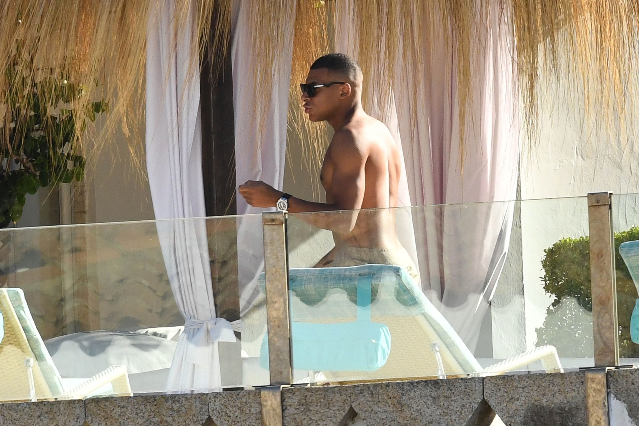 Kylian Mbappe przyłapany na wakacjach na Sardynii