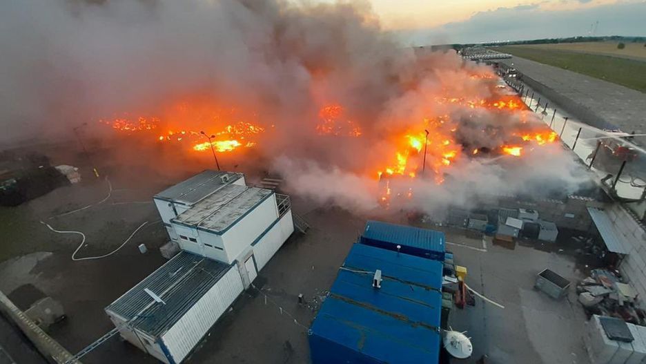 Pożar na Dolnym Śląsku. Płonie zakład produkujący paliwo 
