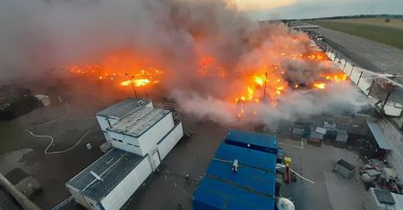 Pożar na Dolnym Śląsku. Płonie zakład produkujący paliwo