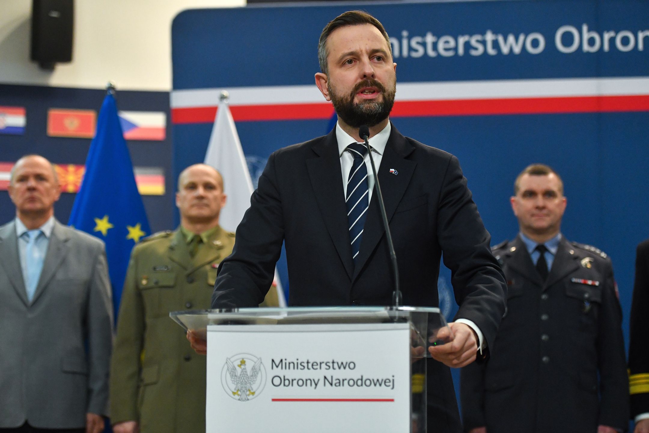 Warszawa, 19.01.2024. Wicepremier, minister obrony narodowej Władysław Kosiniak-Kamysz na konferencji prasowej w siedzibie MON w Warszawie, 19 bm. Spotanie dot. sprawy kolejnych działań ws. byłej podkomisji MON ds. ponownego zbadania wypadku lotniczego samolotu Tu-154, który miał miejsce pod Smoleńskiem 10 kwietnia 2010 r. (mr) PAP/Piotr Nowak