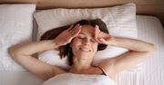 Mózg starzeje się wolniej, gdy śpisz w tej pozycji. Odpowiednia ilość omega-3 w diecie też ma znaczenie