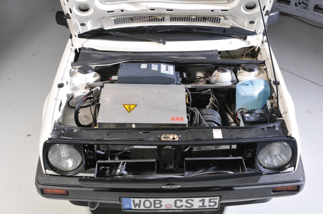 Skoro tak "zacofany" Volkswagen pracował już w latach 70. nad samochodami elektrycznymi, to nie wierzę, że pionierzy tacy jak Toyota czy Mitsubishi nie mają asa w rękawie, którym jest możliwość stworzenia w pełni funkcjonalnego pojazdu elektrycznego o normalnym zasięgu