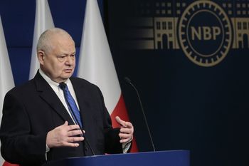 Dwie obniżki stóp procentowych w drodze. Ekonomiści podają szczegóły