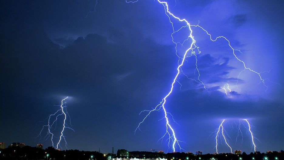 Niebezpieczna pogoda w Legnicy. IMGW wydaje ostrzeżenie przed burzami i wichurami