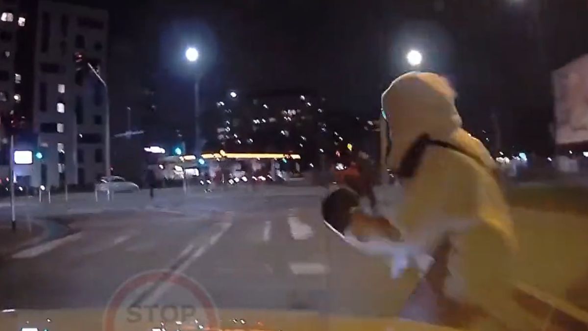 Piesza wbiegła wprost pod samochód 