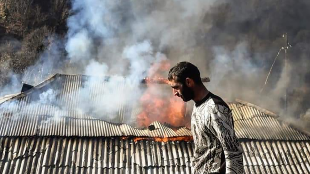 Ormianie palą za sobą domy i uciekają z Górskiego Karabachu